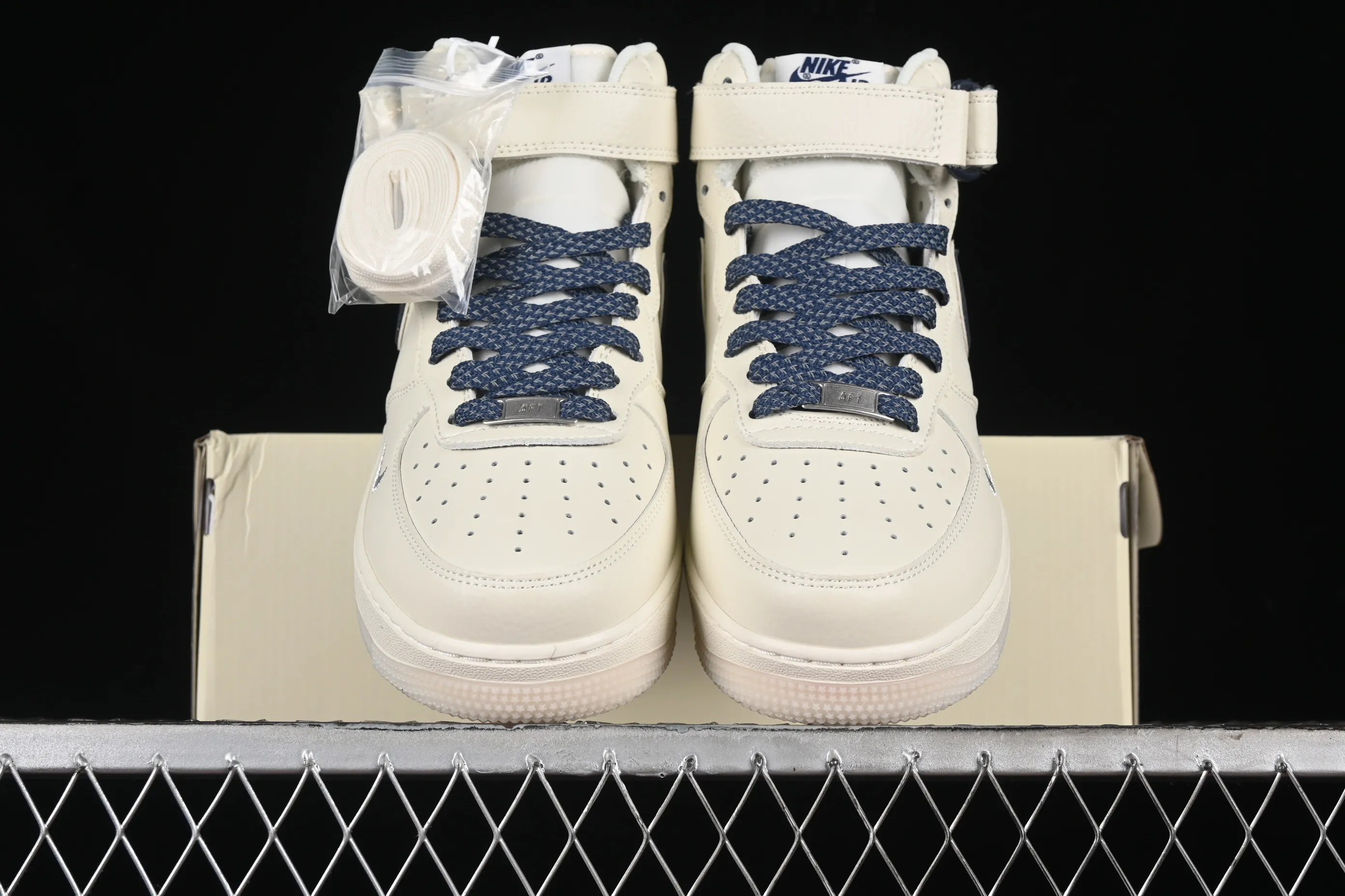 All categories Nk Air Force 1 Air Force series Nk Air Force 1 Mid Air Force mid-top Nk Air Force 1'07 Mid rice dark blue two-color bottom Air Force One starry mid-top casual sneakers XL0236-233